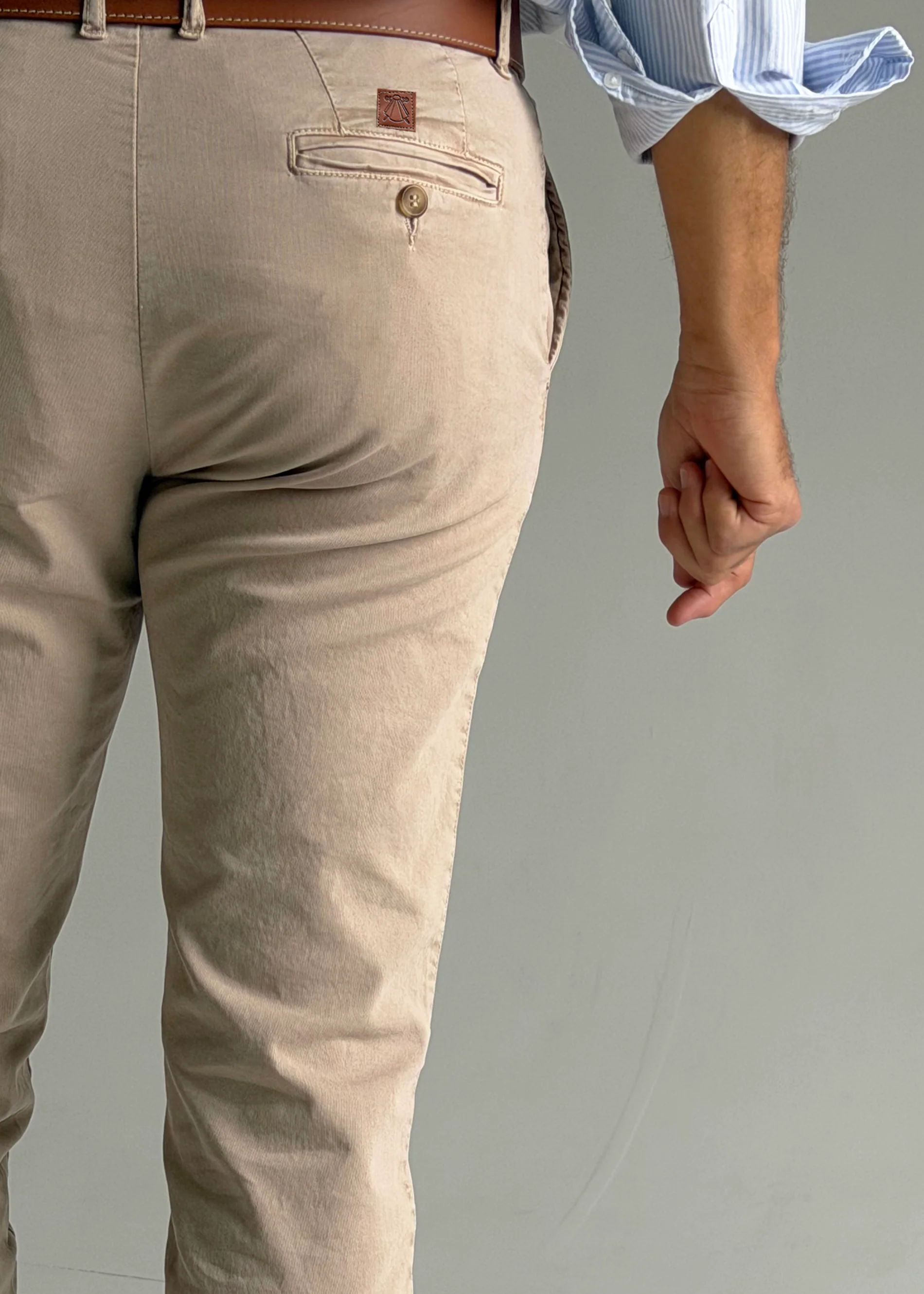 Pantalón Chino Beige Confort Hombre - Image 5