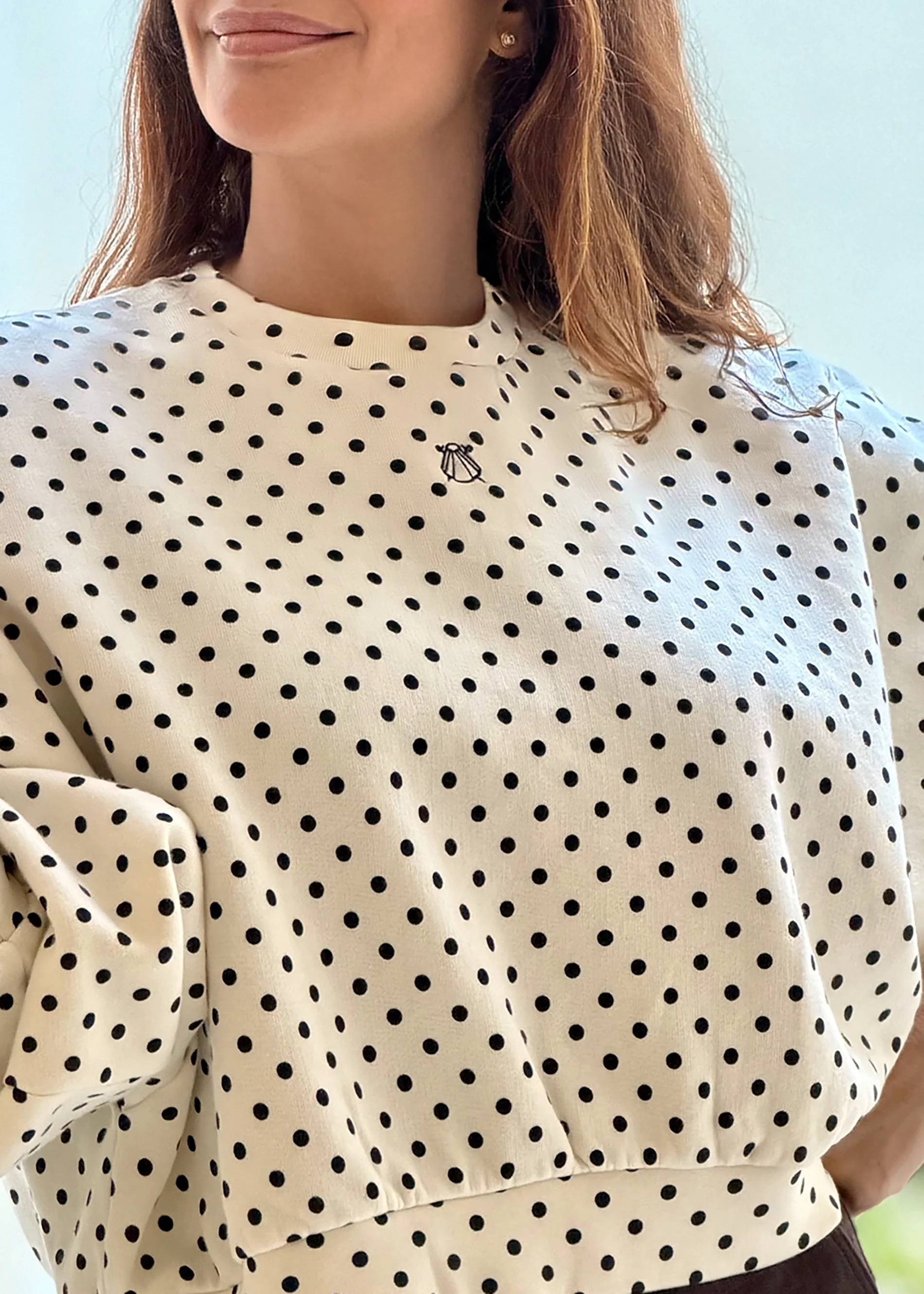 Sudadera Beige Lunares Negros Mujer - Image 3